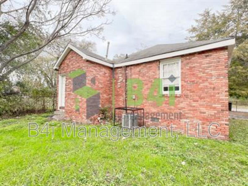 Columbus House: 2056 Mason Street