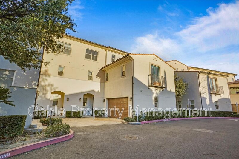 Santa Clarita Townhome: 26261 Prima Way