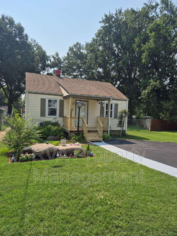 Hopewell House: 2906 Maple Street