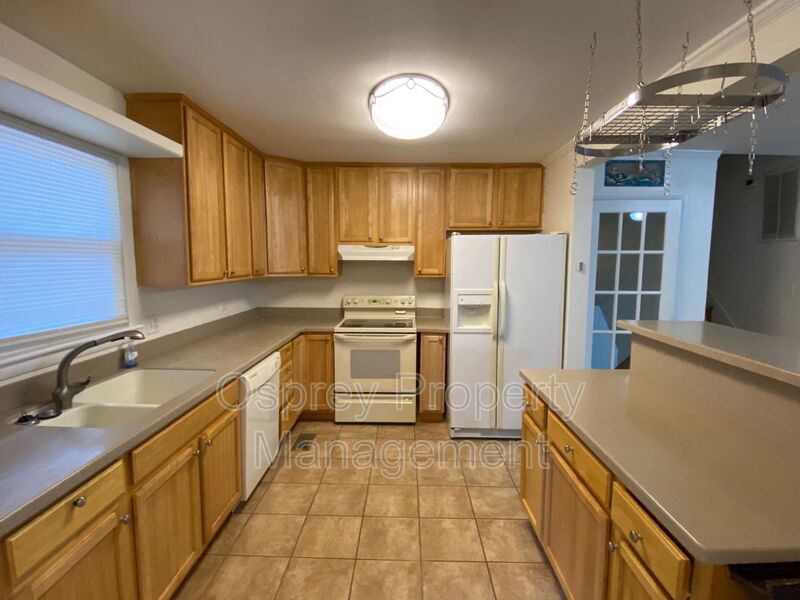 Move In Ready! "ASK ABOUT OUR ZERO-DEPOSIT OPTION" - Photo 7