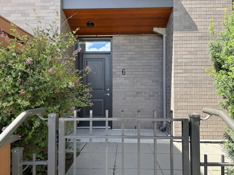 Kelowna Townhome: 1550 Dickson Ave