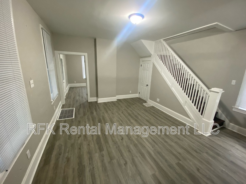 New Castle House: 108 North 6th Street