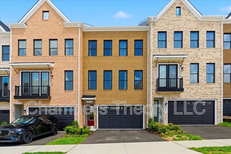Brambleton House: 23062 Copper Tree Ter