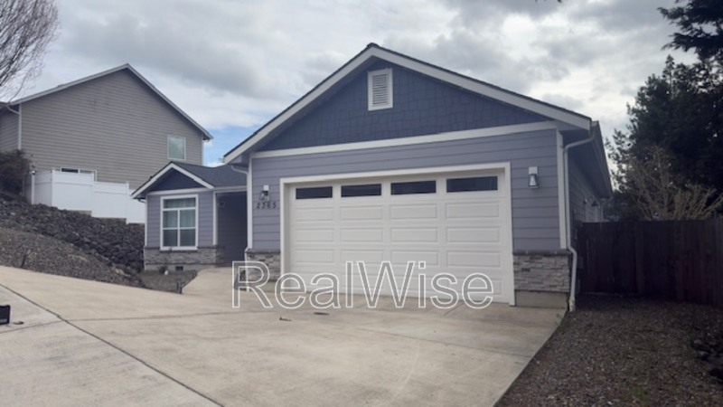 Roseburg House: 2365 NW Glenmar Dr