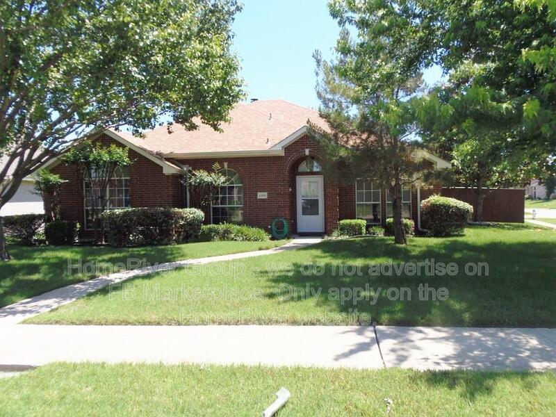 Mesquite House: 2300 Granbury Dr