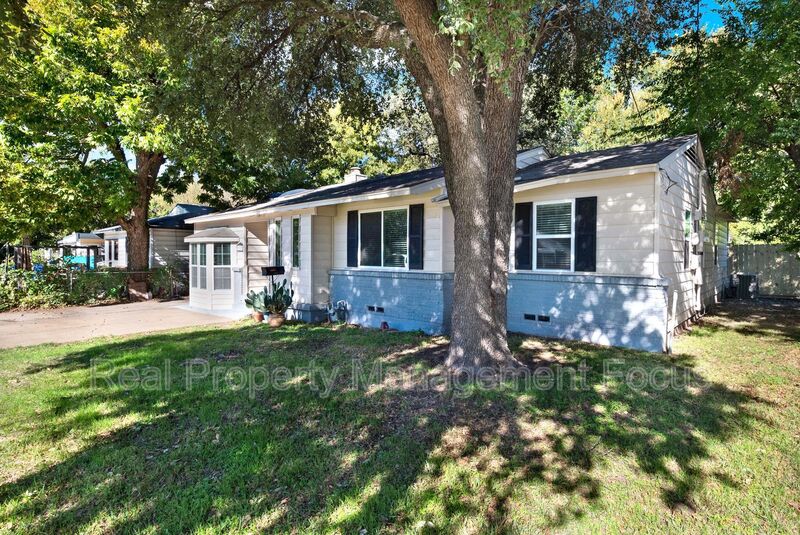 Carrollton House: 1725 Brake Dr
