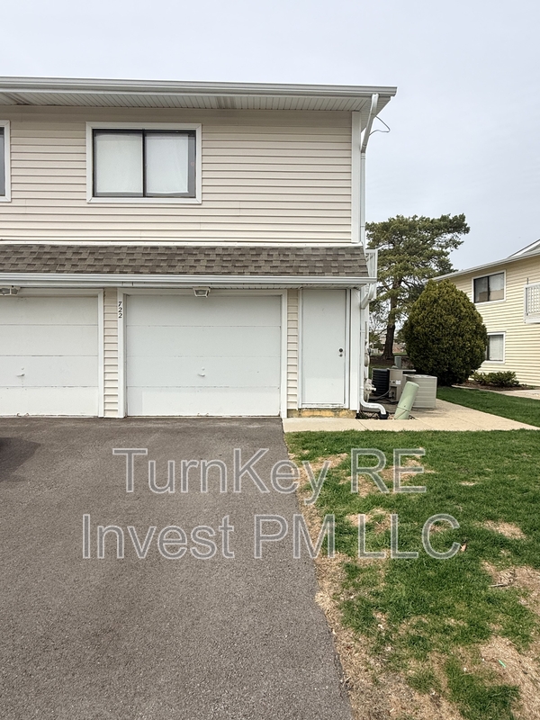 Schaumburg Condo: 722 Whitesail Drive - 1