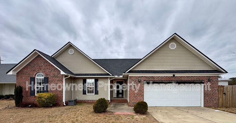 Fayetteville House: 2202 Foster Gwin Ln