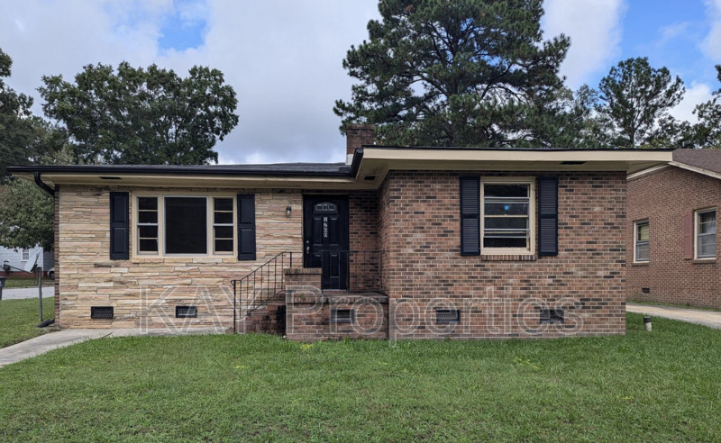 rocky mount House: 1200 E holly st