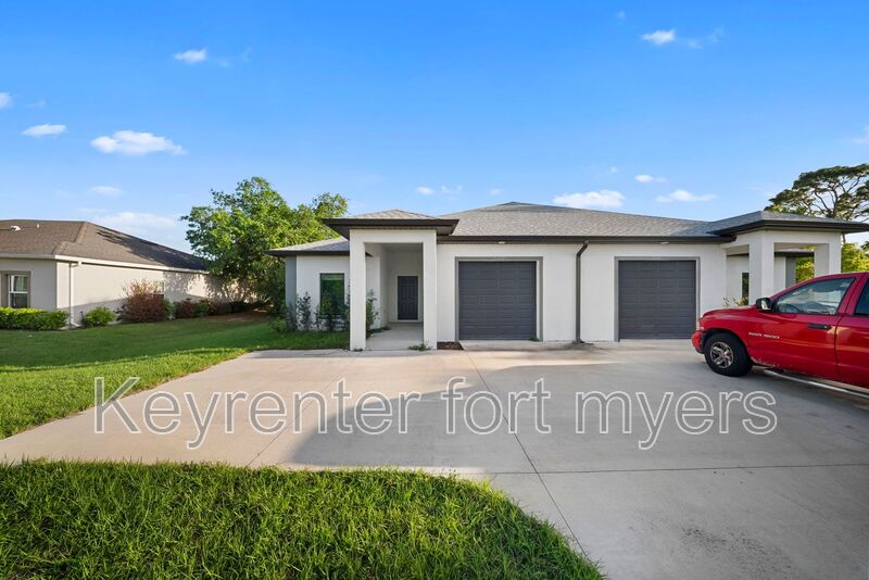 Punta Gorda House: 26483 Sandhill Blvd