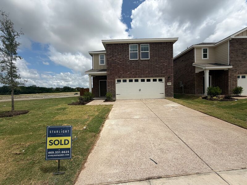 Melissa House: 2210 Meadow Park Dr