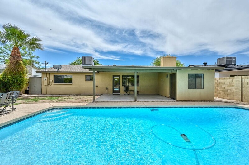 Tempe House: 352 E Beatryce St