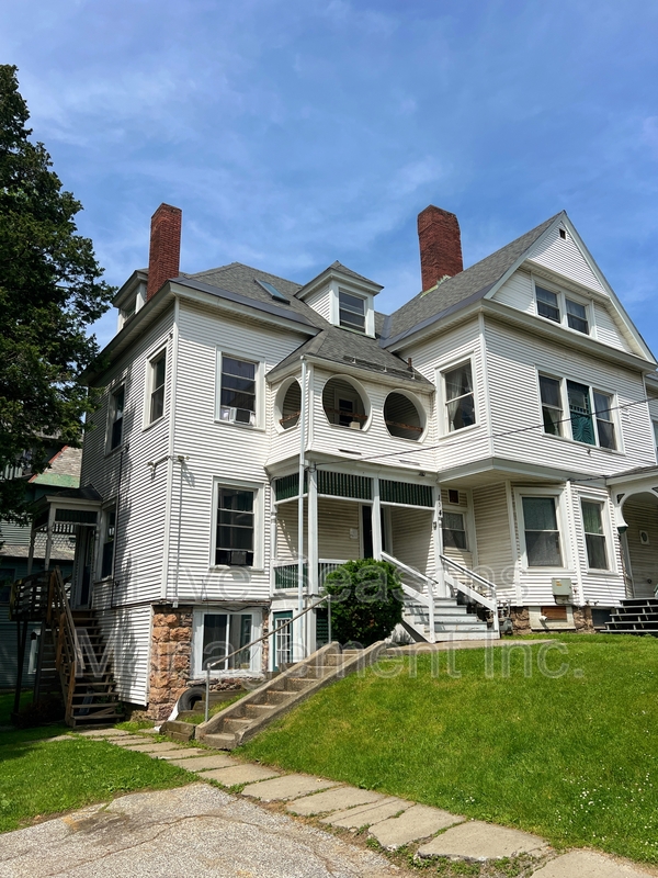 Burlington Condo: 134 Buell st - 2