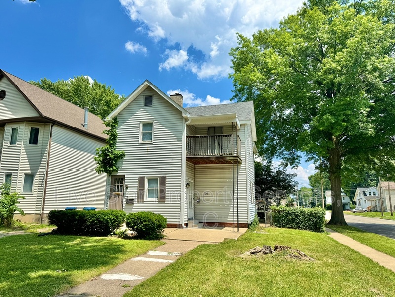 Springfield Condo: 100 1/2 N State St