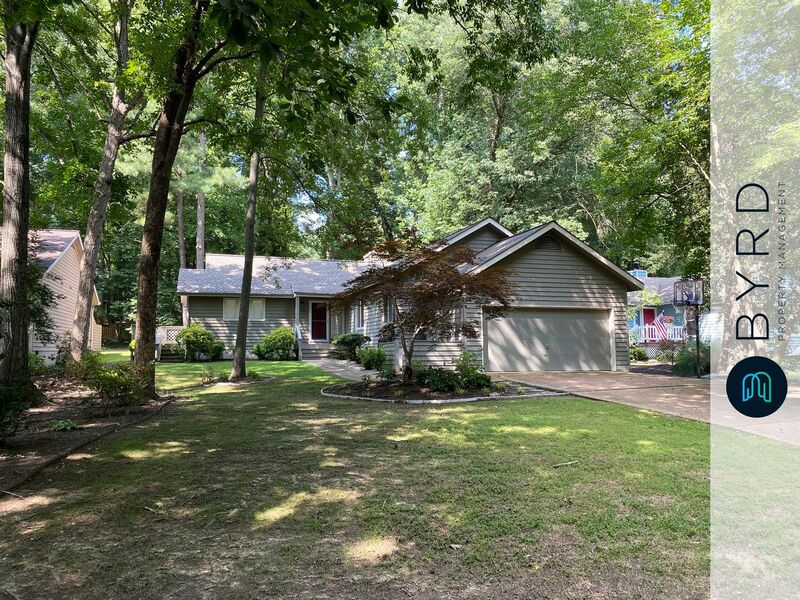 Midlothian House: 14302 Regatta Pointe Road