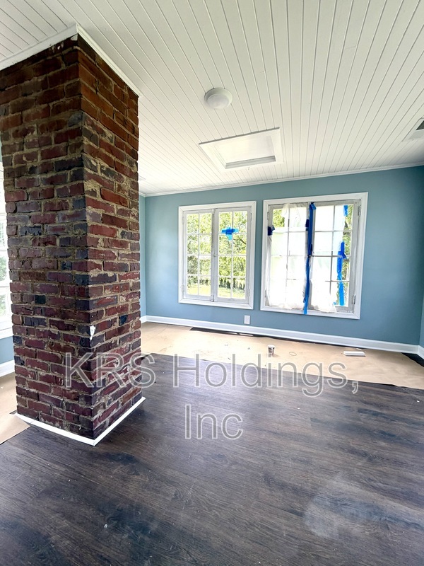 Charlottesville House: 2370 Proffitt Rd