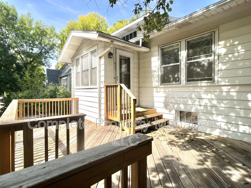 Albert Lea House: 806 John Farry Place