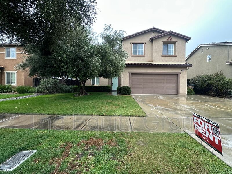 Visalia House: 3842 West Buena Vista Ave