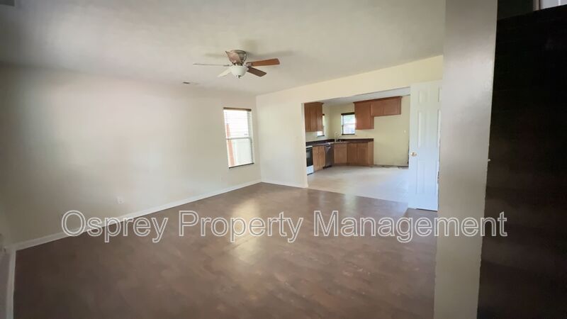 Spacious 3-Bedroom Home with Primary Suite! - Photo 4