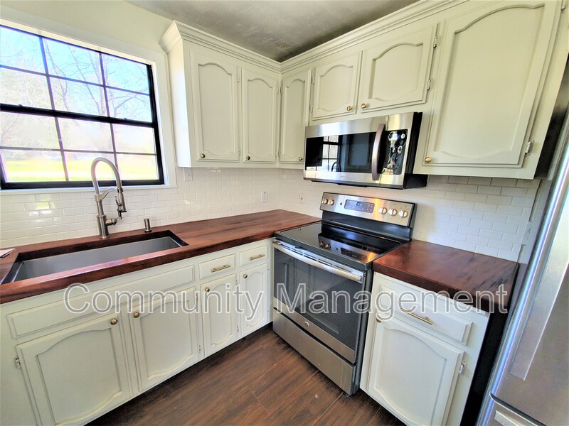 Denham Springs House: 11362 Cloverleaf Dr