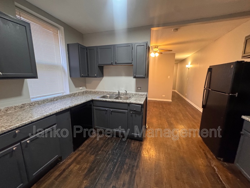 Chicago House: 5903 W Huron St