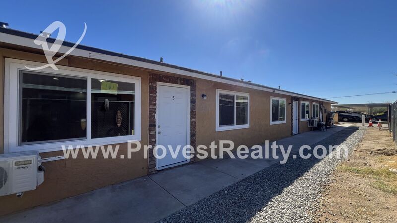 Adelanto House: 11800 White Ave
