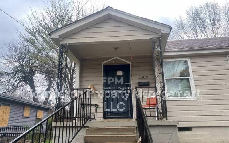 Memphis House: 1362 East Trigg Avenue
