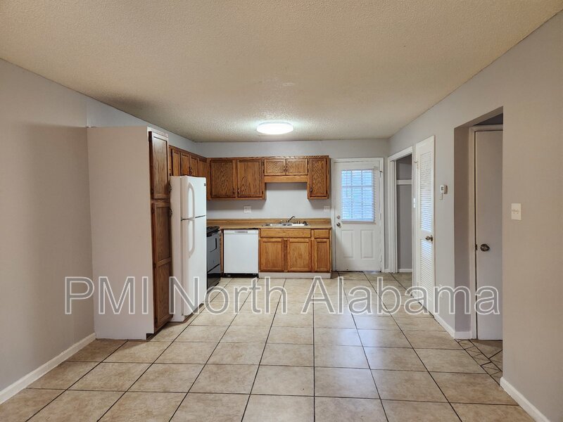 Decatur Condo: 201 8th Ave SW