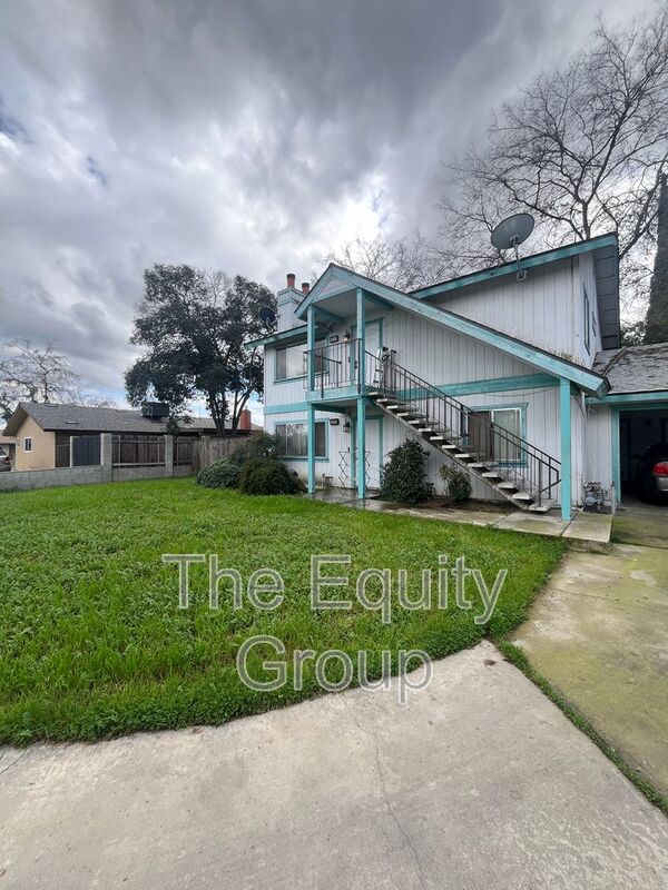 Visalia House: 2611 W Mission Ct