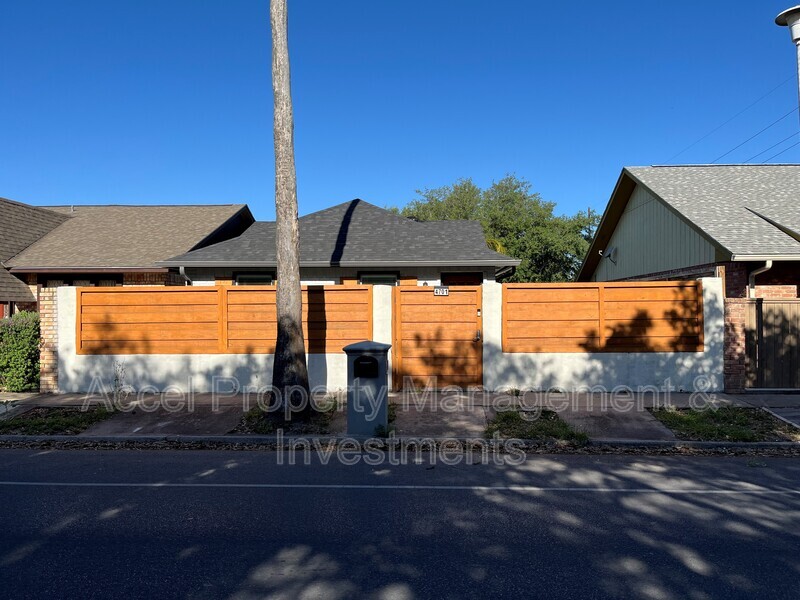 McAllen House: 4701 N. 6th St.