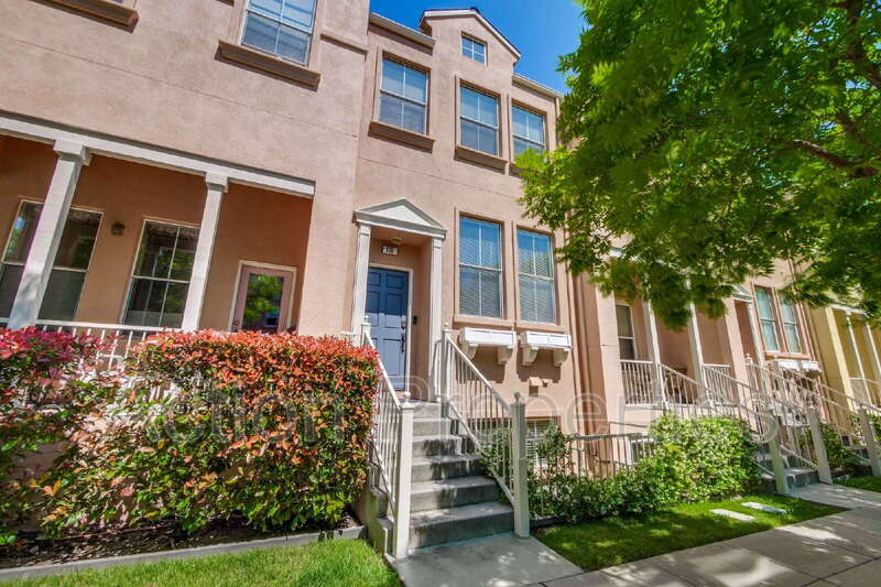 Mountain View Townhome: 118 Pacchetti Way