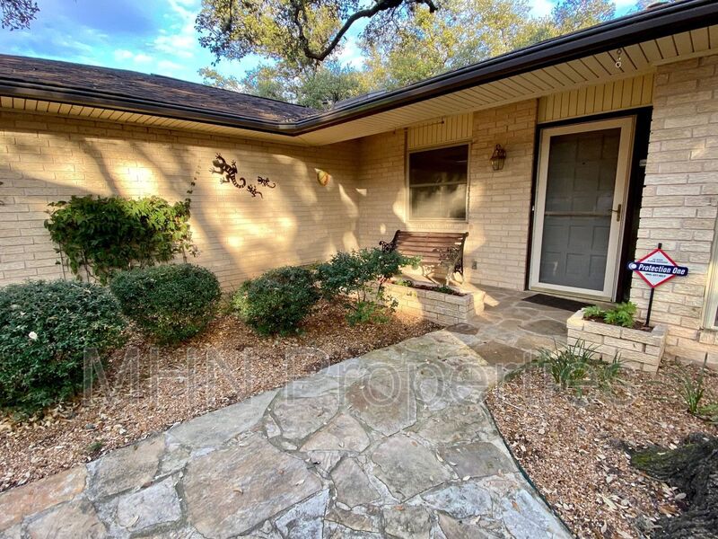Well-maintained 3 bed/2 bath single-story home with HUGE enclosed porch and close proximity to Bandera Road & Loop 410! - Slider navigation 4
