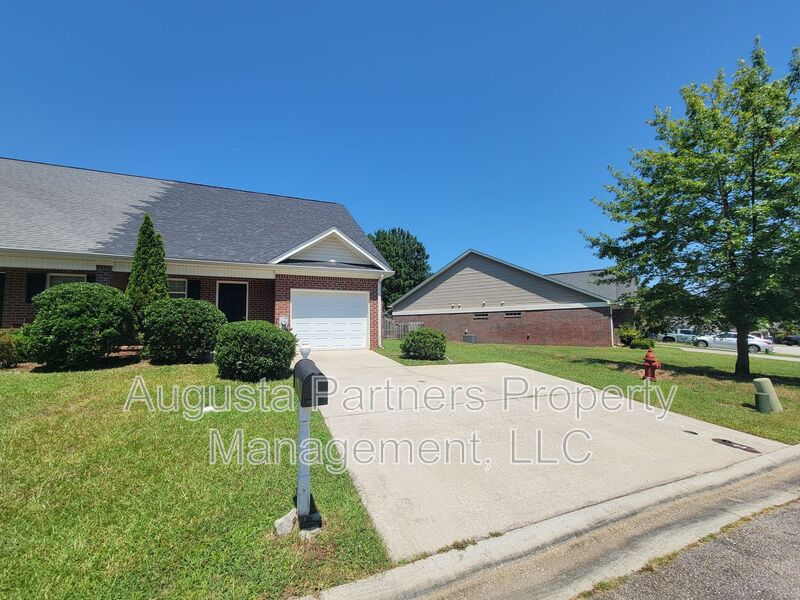 Grovetown House: 392 Bowen Falls