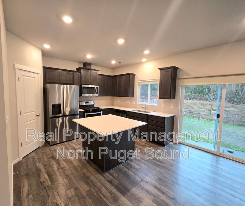 Stanwood House: 28215 64th Court NW