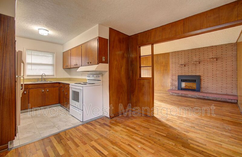 Vancouver House: 4706 Sheridan Drive