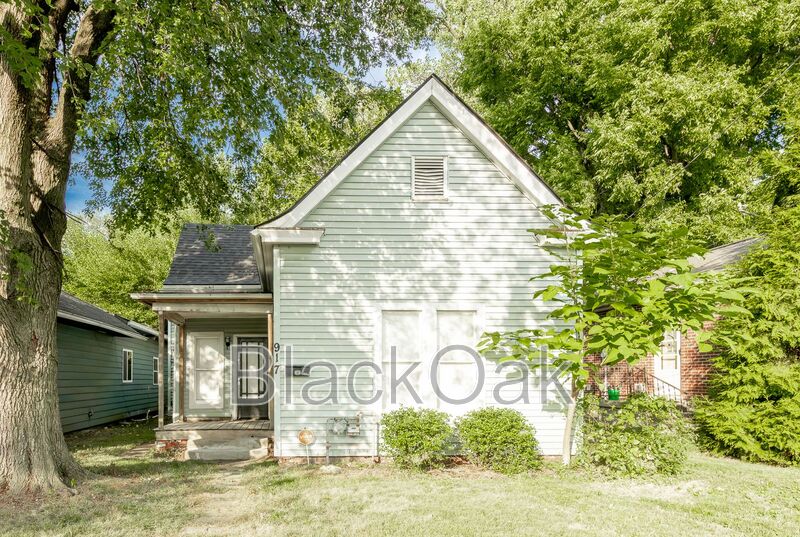 Jeffersonville House: 917 Watt Street