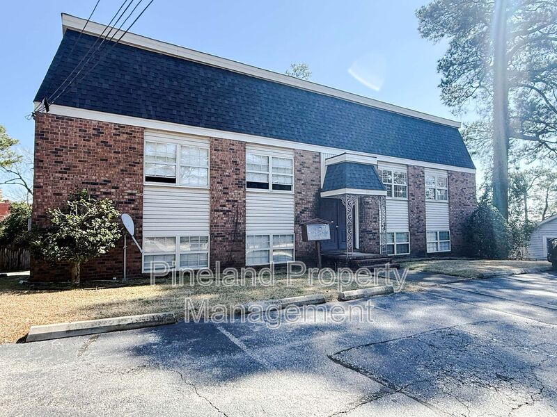 Fayetteville House: 307 Bradford Ave