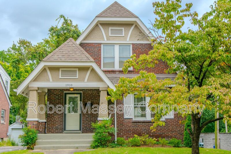Louisville House: 1910 Wrocklage Avenue