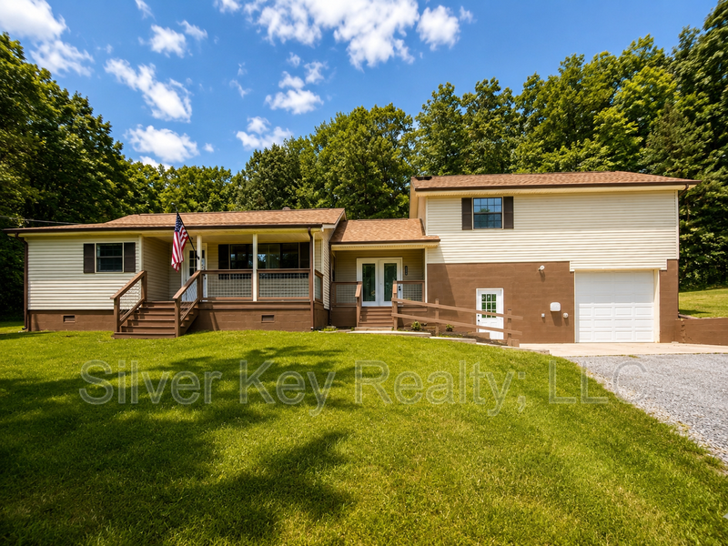 Ten Mile House: 1719 Reed Road