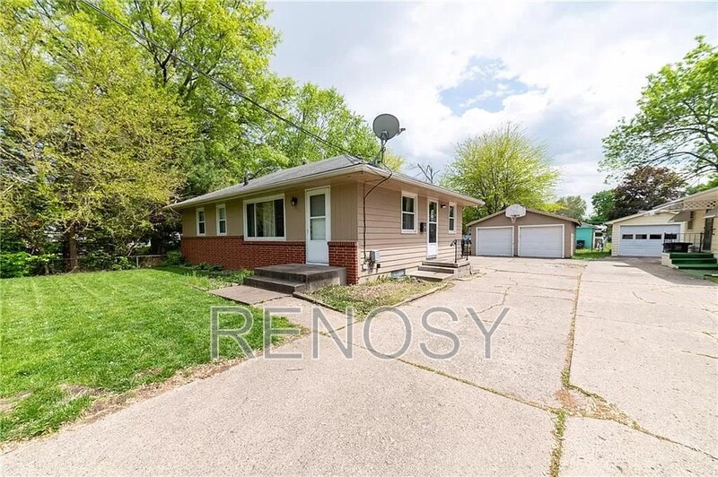 Des Moines House: 2761 Skeies Dr