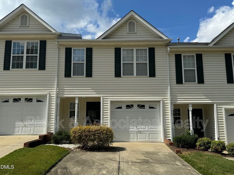 Raleigh House: 4804 Tanglewood Oaks Street