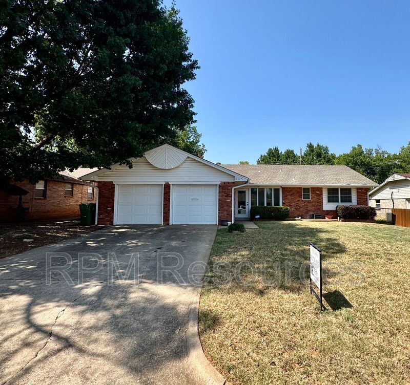 Yukon House: 405 Walnut Avenue