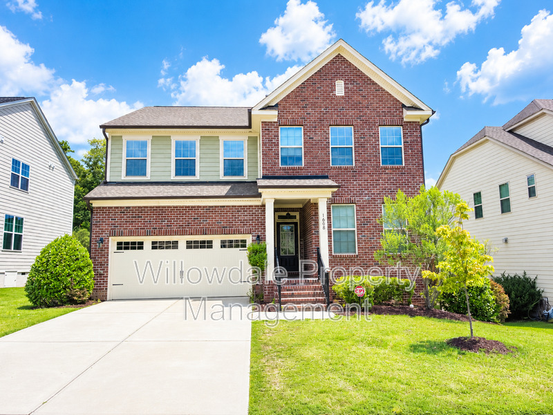 Cary House: 1608 Fairbanks Rd