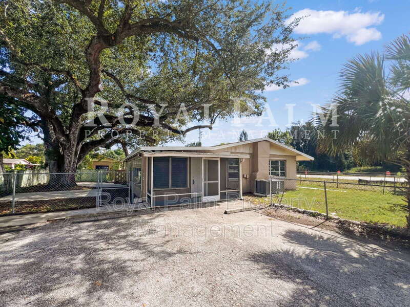 Fort Myers House: 9861 Orange River Boulevard