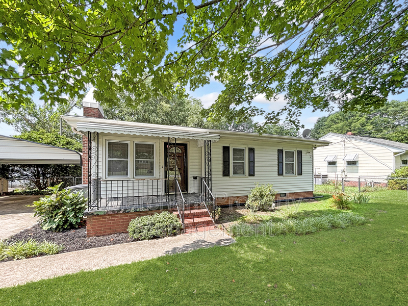 Greenville House: 22 Brownwood Drive