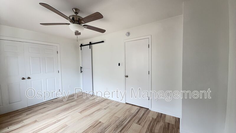 Spacious 2-Bedroom Condo! - Photo 12