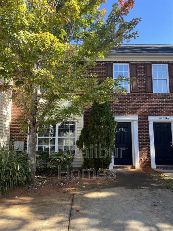 Decatur House: 4702 Saint James Way