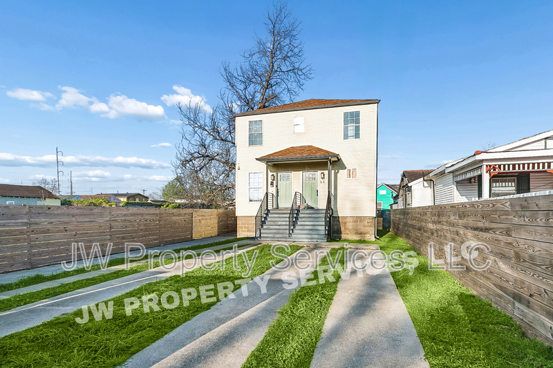 New Orleans House: 2632-34 Annette St
