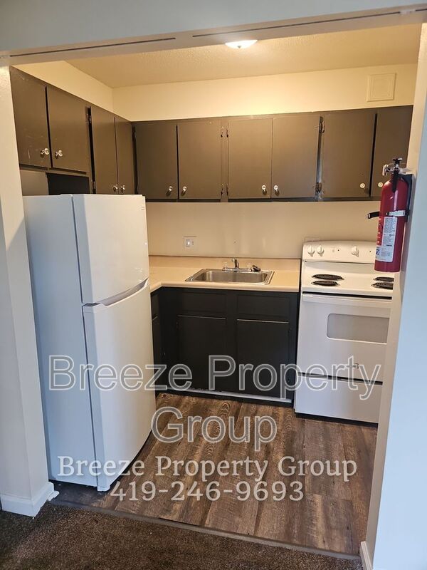 Toledo House: 4912 Douglas