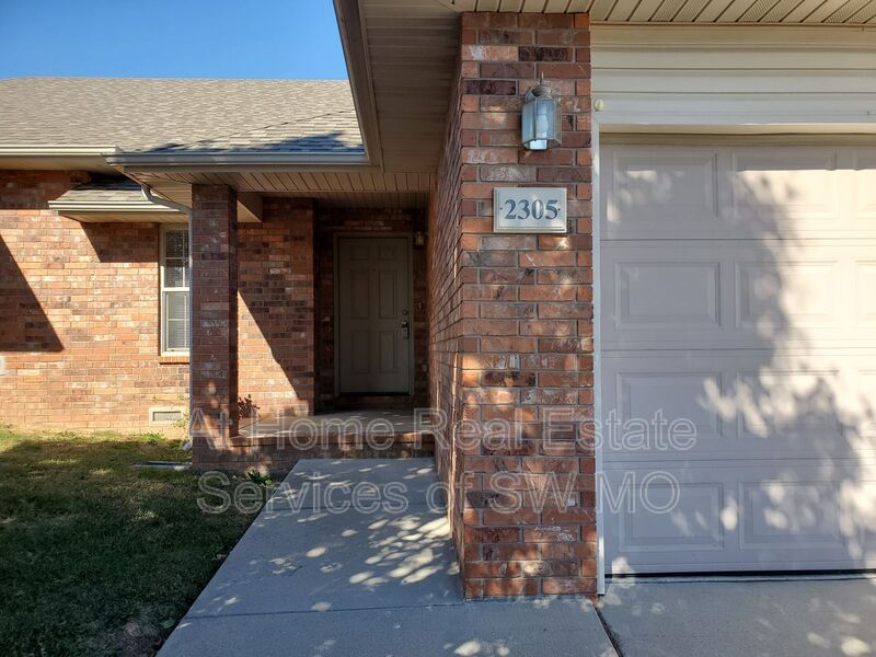 Ozark Condo: 2305 W Parkview